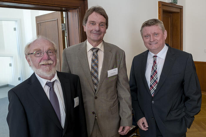 v.r.n.l.: Bundesgesundheitsminister Hermann Gröhe, Dr. Dietrich Munz, Peter Lehndorfer