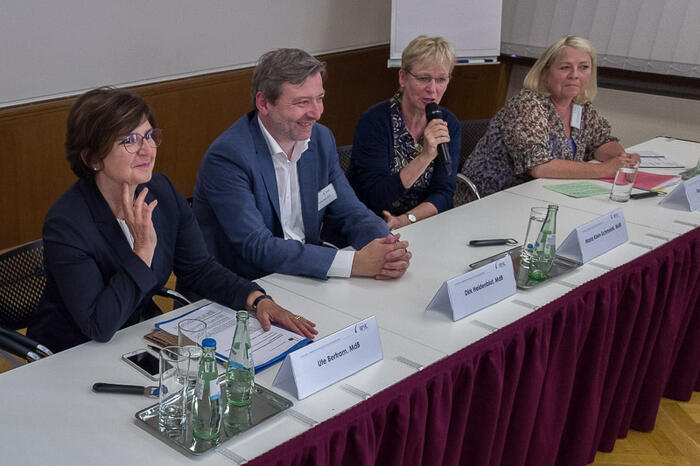 v.l.n.r.: Ute Bertram (MdB), Dirk Heidenblut (MdB), Maria Klein-Schmeink (MdB), Birgit Wöllert (MdB)