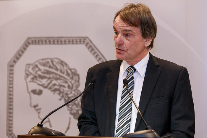 Dr. Dietrich Munz